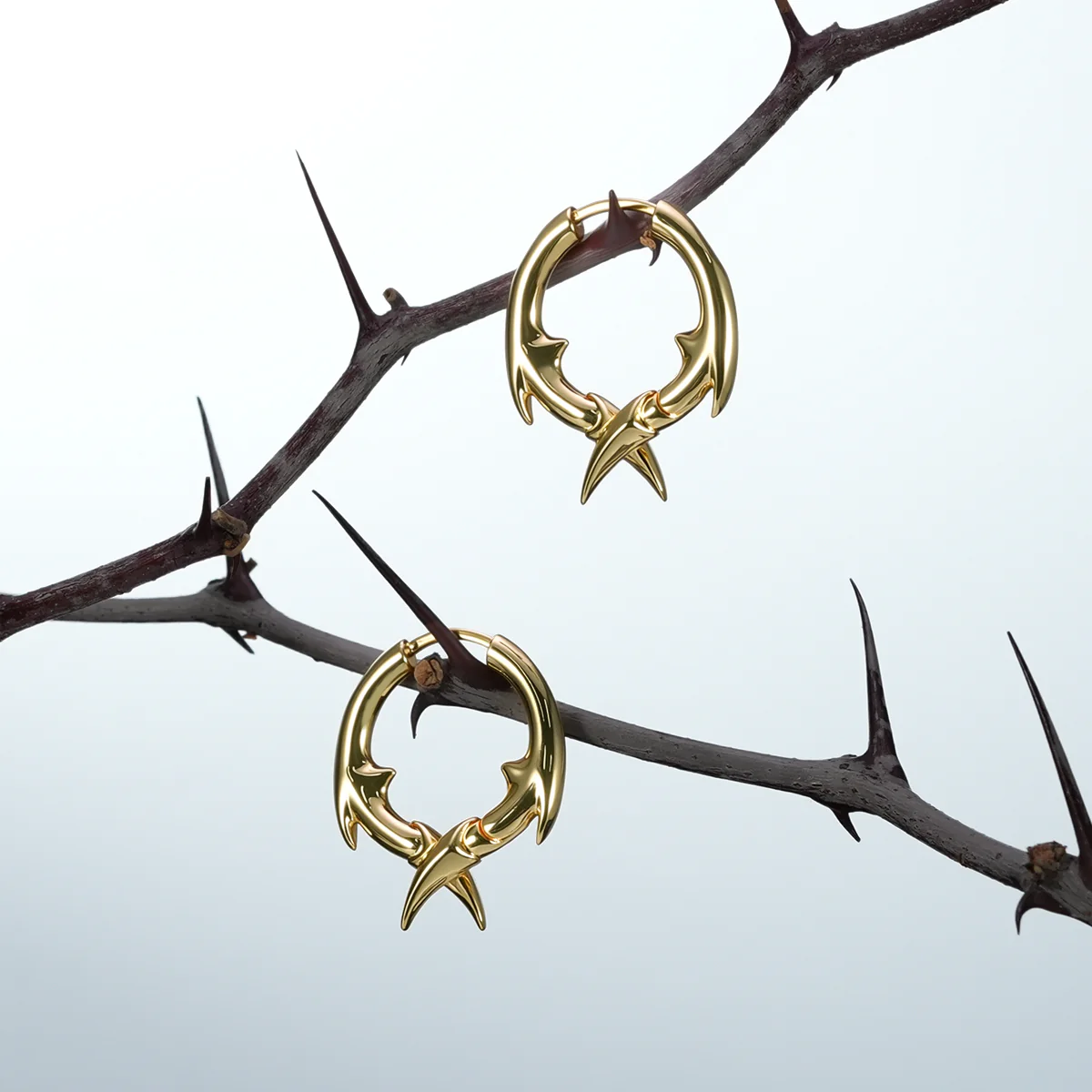 ABYSSAL FANG EARRINGS - Image 8