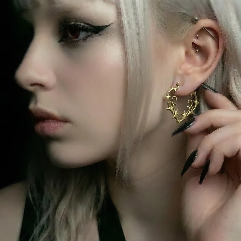 ACANTHUS VINE EARRINGS - Image 4