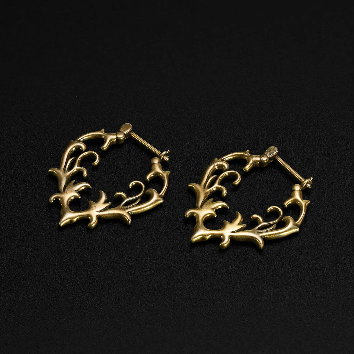 ACANTHUS VINE EARRINGS - Image 7