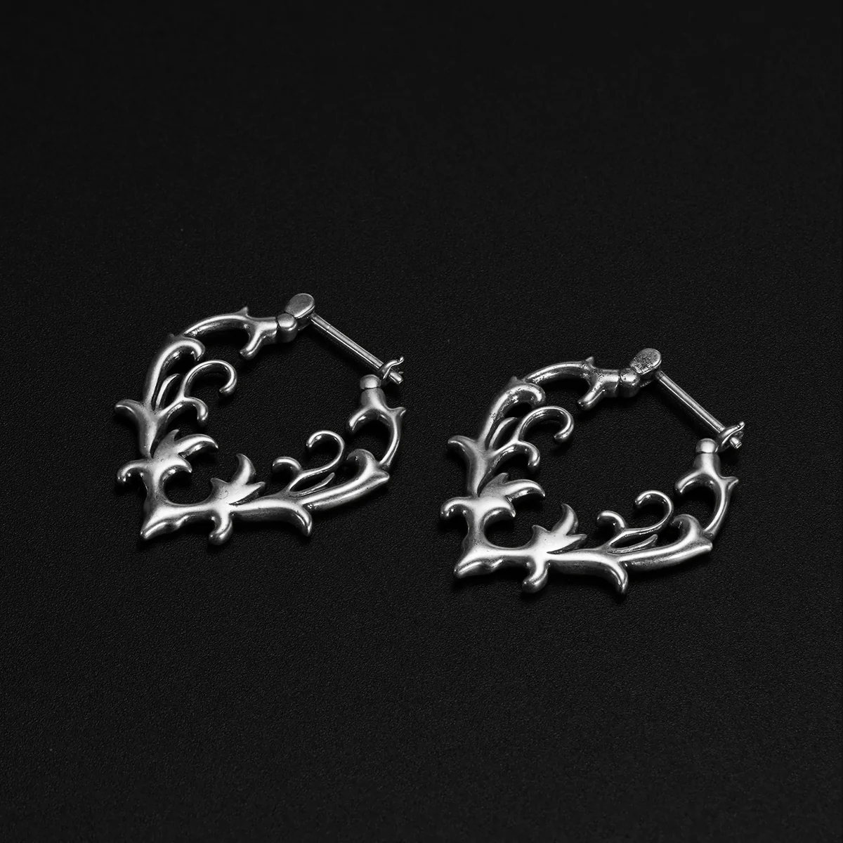 ACANTHUS VINE EARRINGS - Image 8