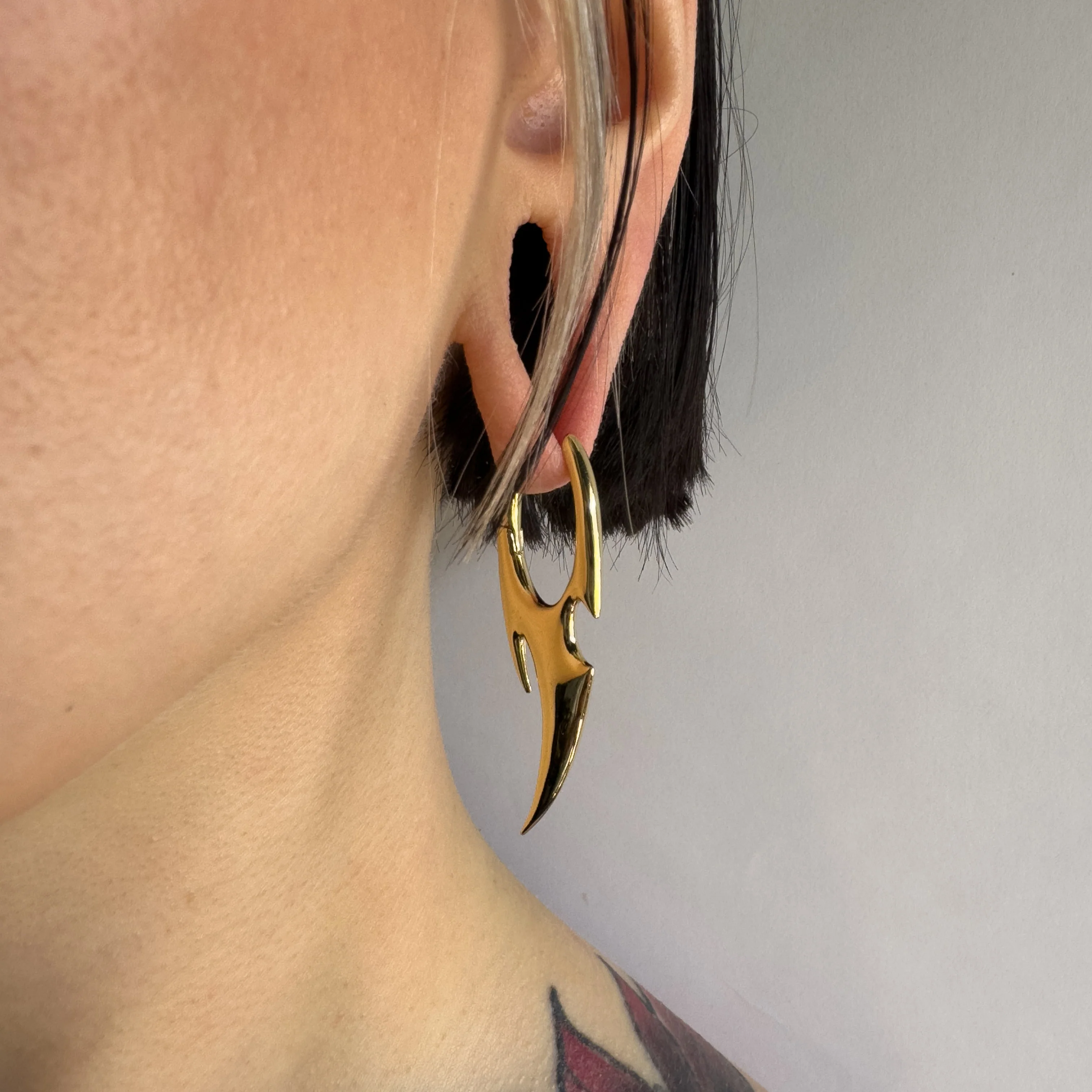 BLADE ARC EARRINGS - Image 10