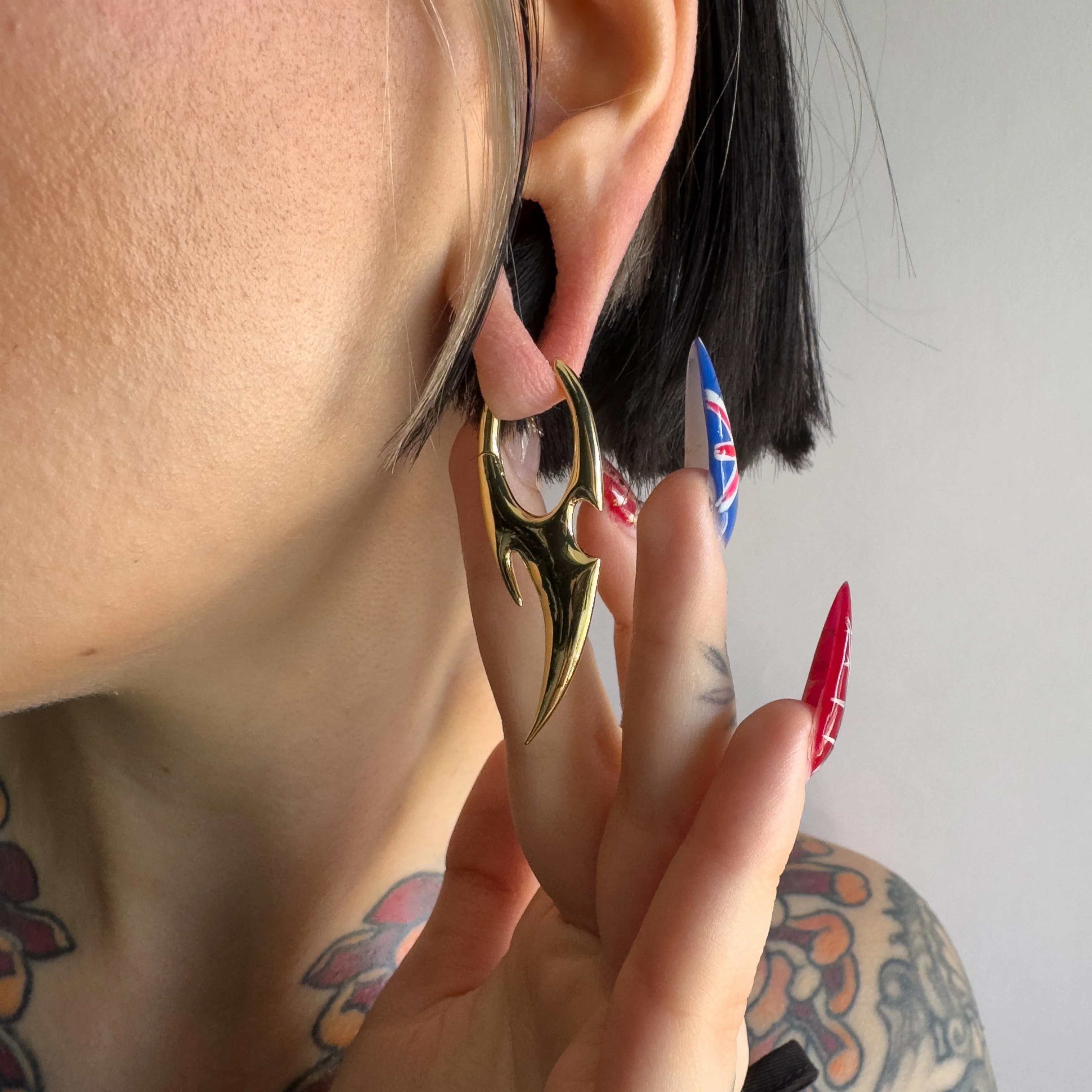 BLADE ARC EARRINGS - Image 11