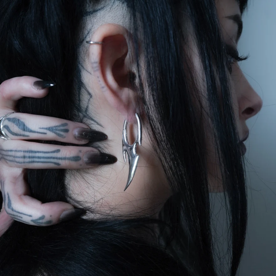 BLADE ARC EARRINGS - Image 6
