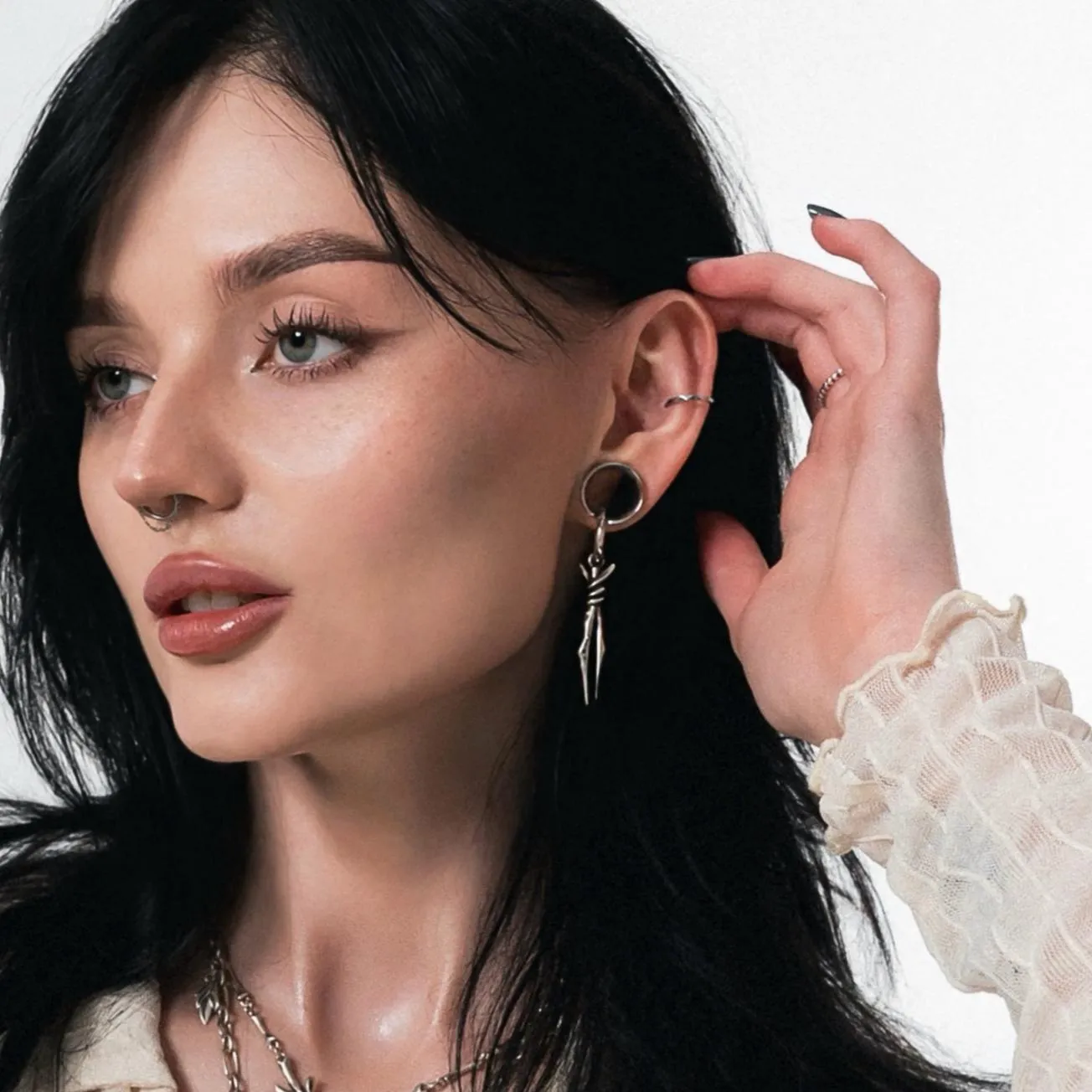 BOUND TWIN EARRINGS - Image 6