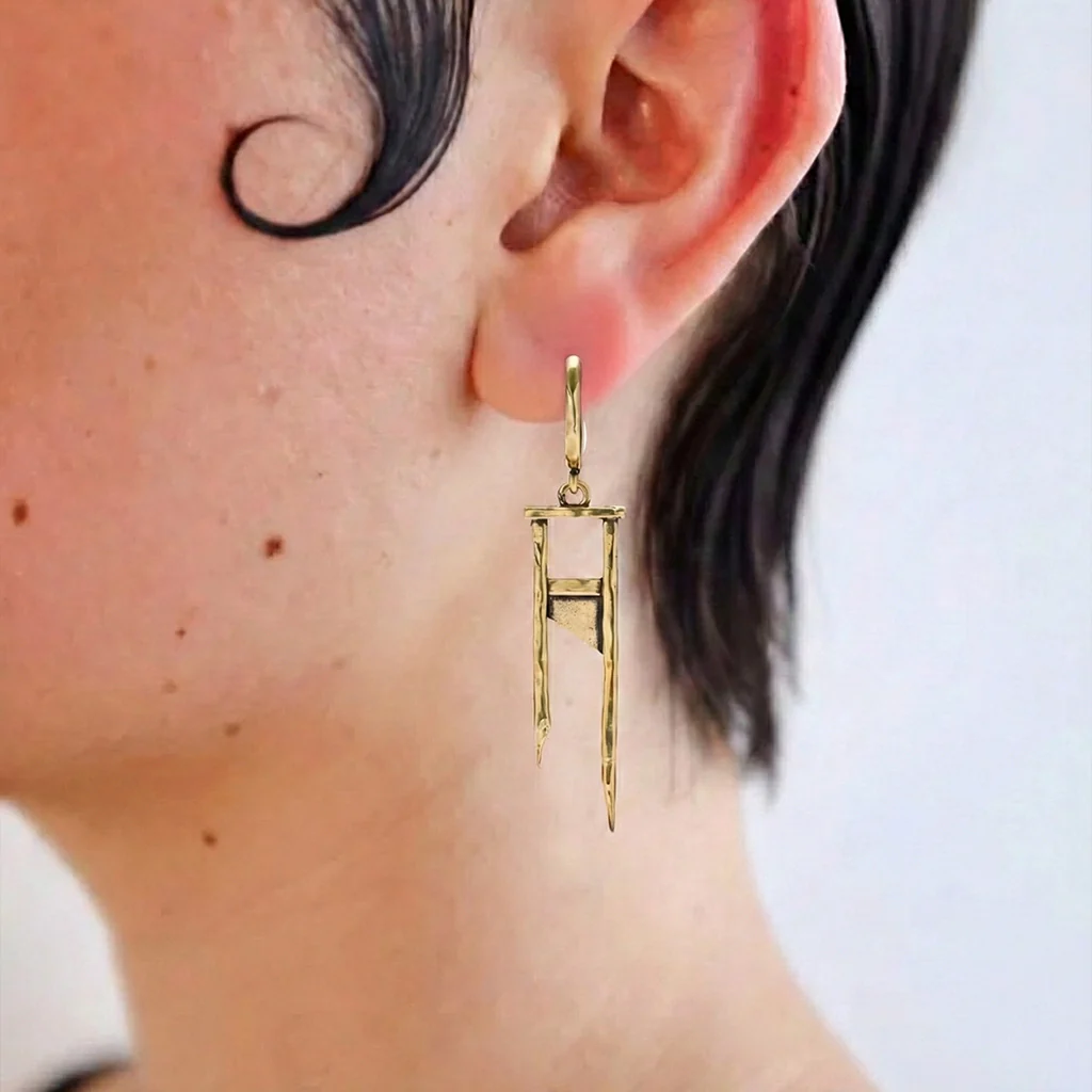 CHIC GUILLOTINE EARRINGS - Image 10