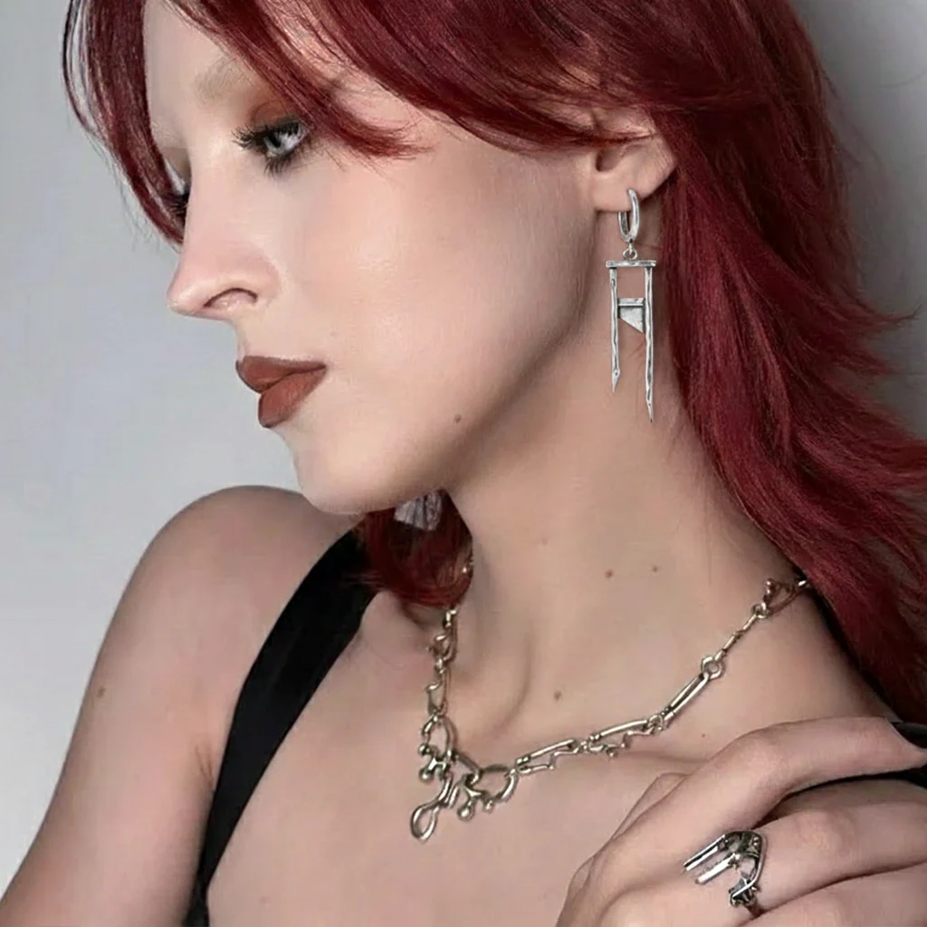 CHIC GUILLOTINE EARRINGS - Image 5