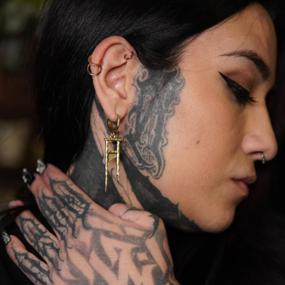 CHIC GUILLOTINE EARRINGS - Image 9