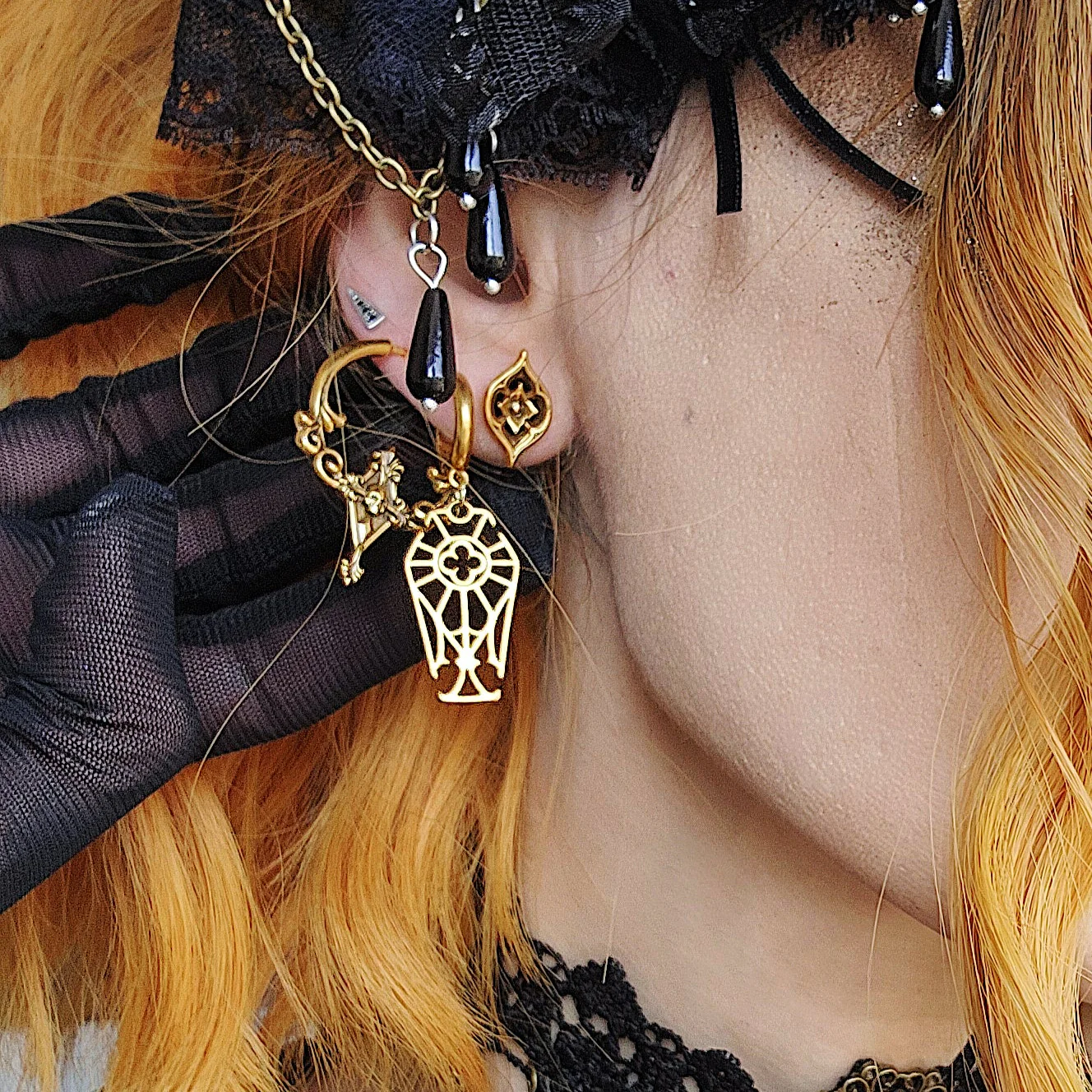 CLASSICAL PHANTASM EARRINGS - Image 9