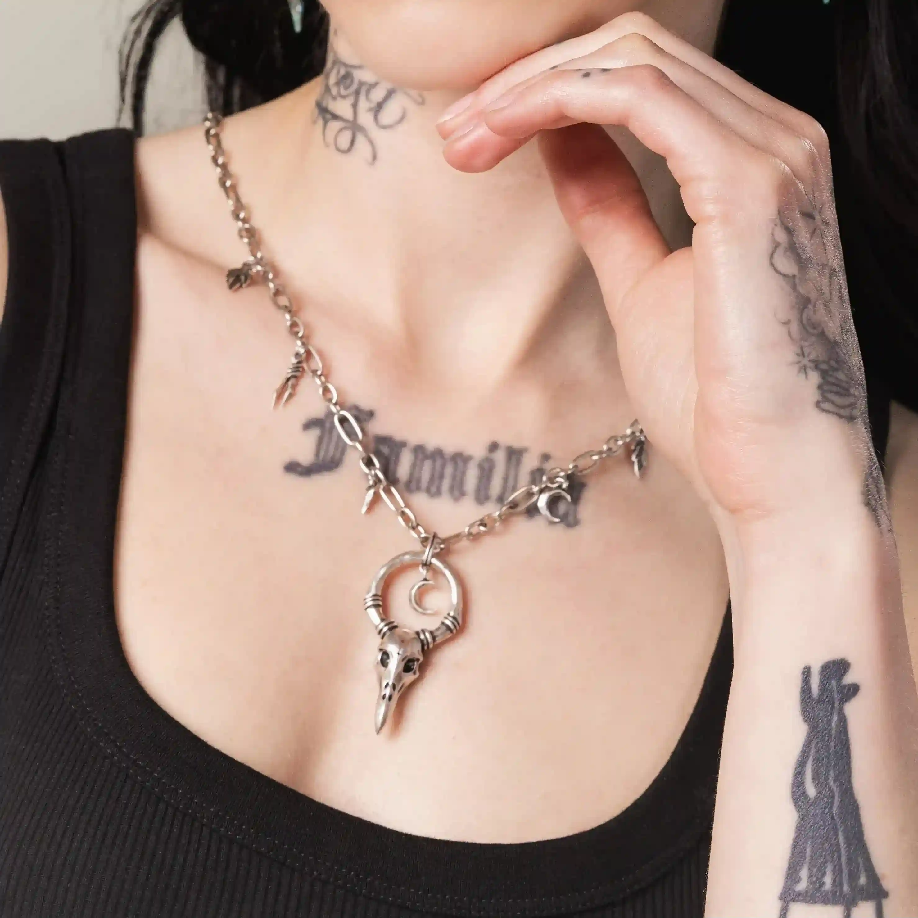 CROW WARD NECKLACE - Image 3