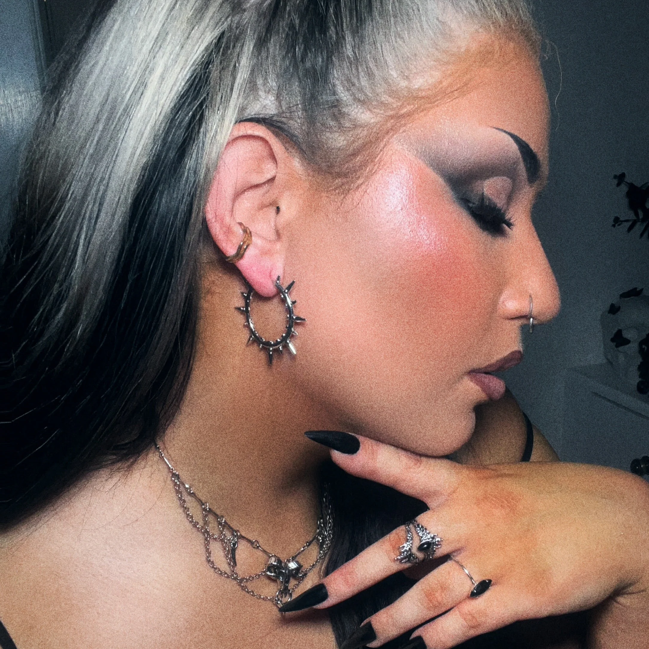 EDGE OF DANGER EARRINGS - Image 4