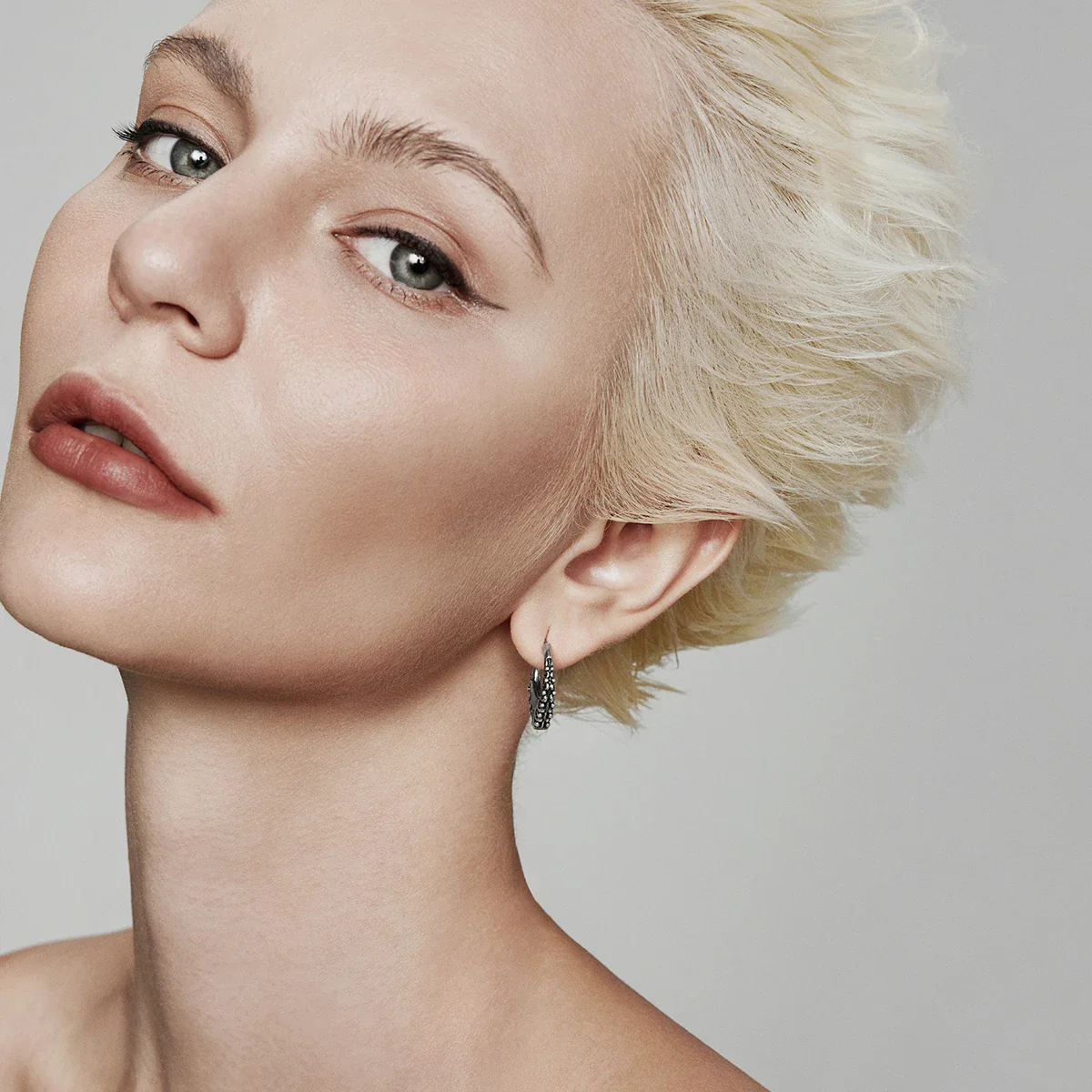ELEGANT CURVE EARRINGS - Image 5