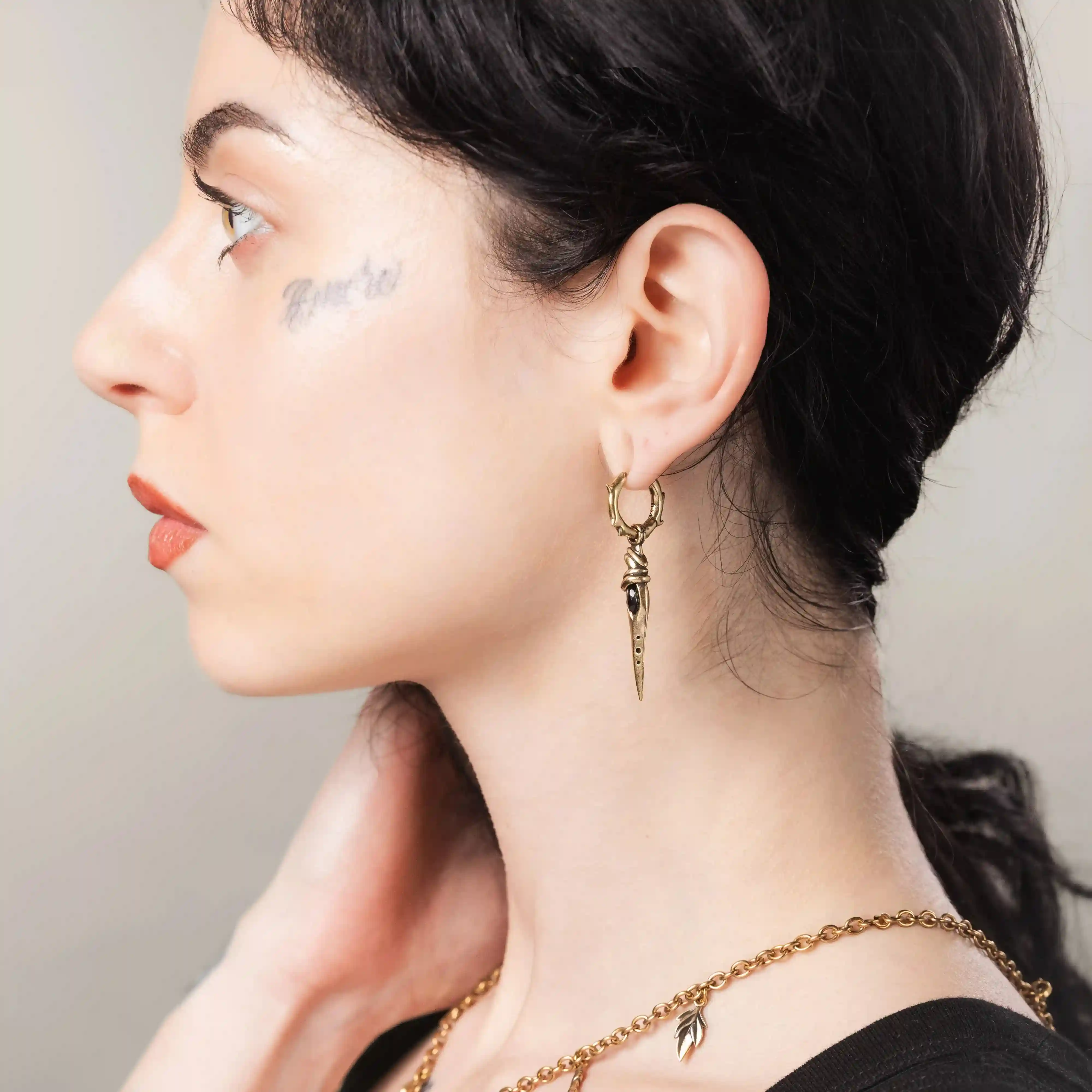 EYE DAGGER EARRINGS - Image 10