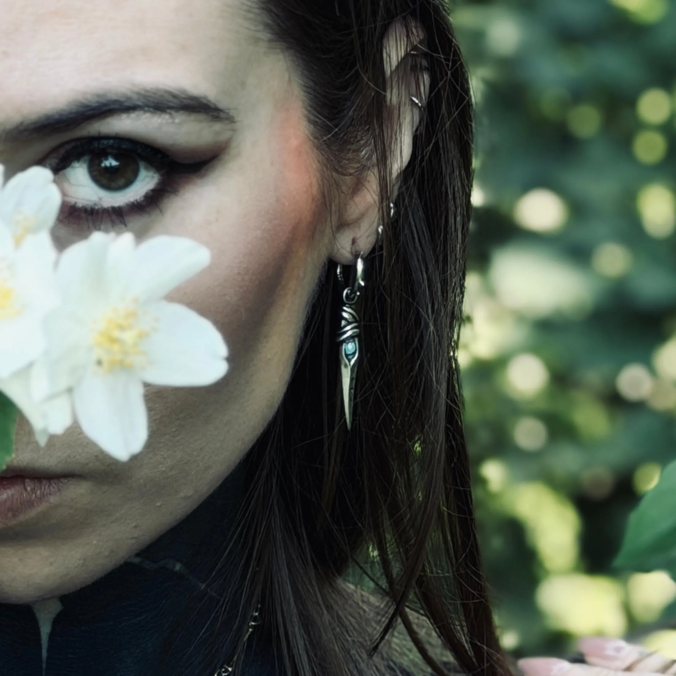 EYE DAGGER EARRINGS - Image 5