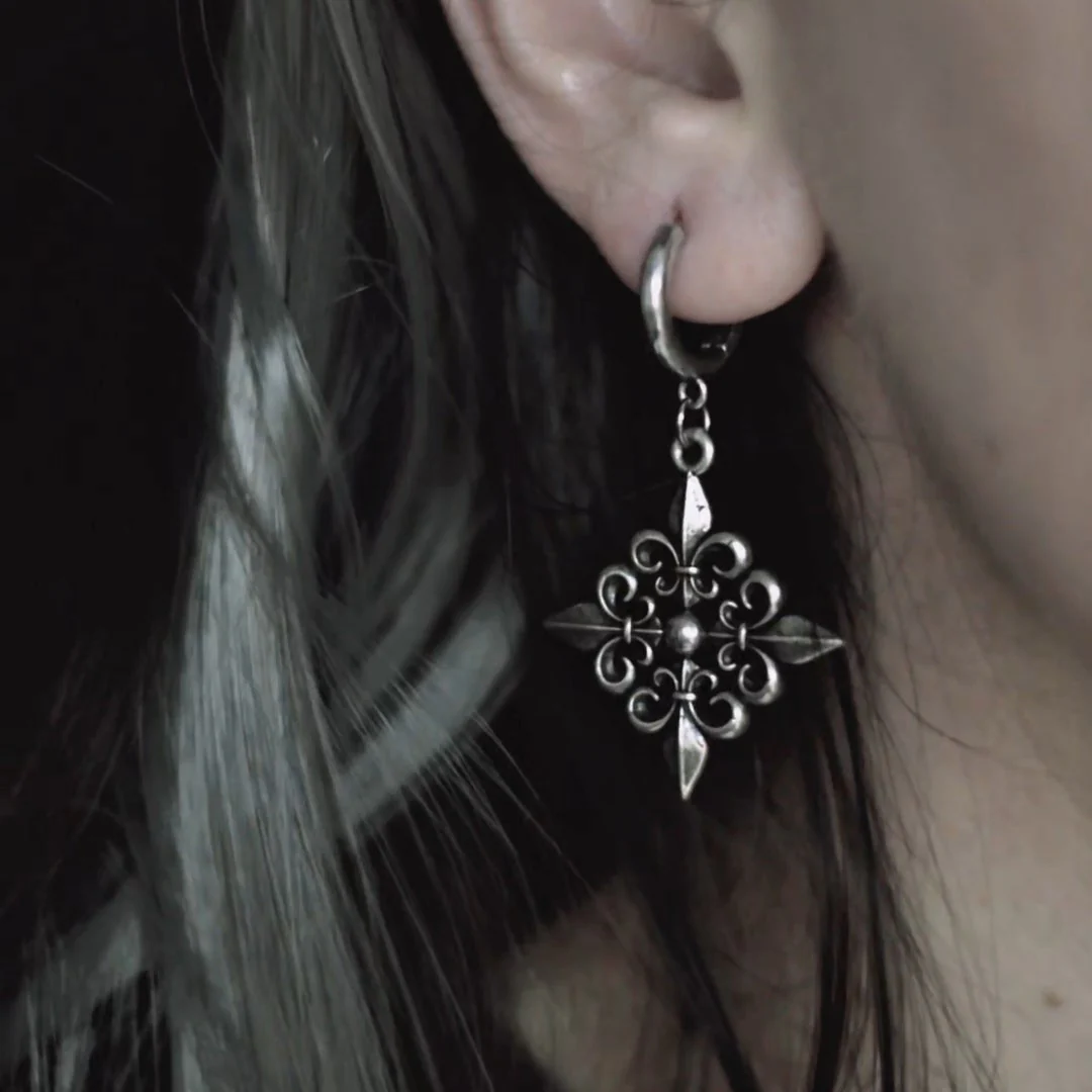 FLEUR-DE-LIS ELEGANCE EARRINGS - Image 8