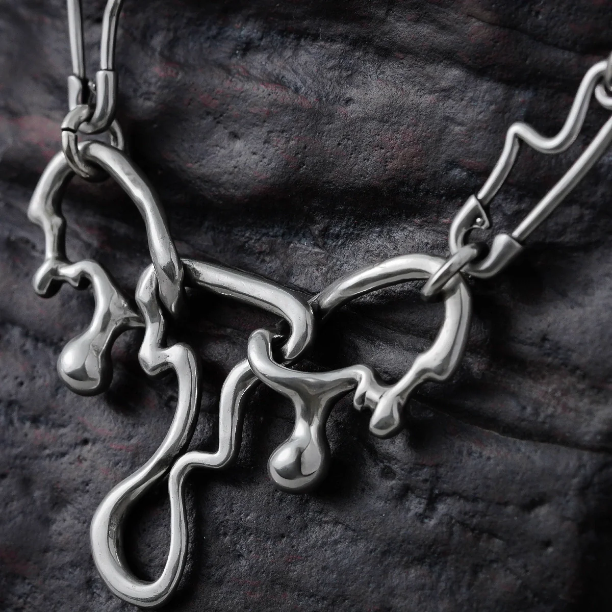 FLUID PIN NECKLACE - Image 12