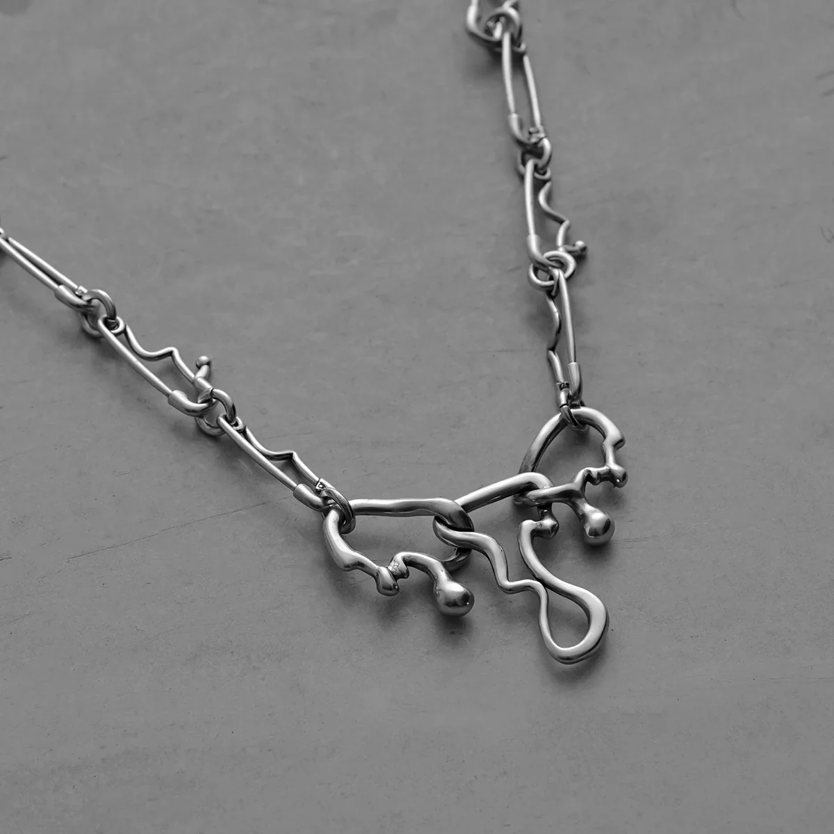 FLUID PIN NECKLACE - Image 14