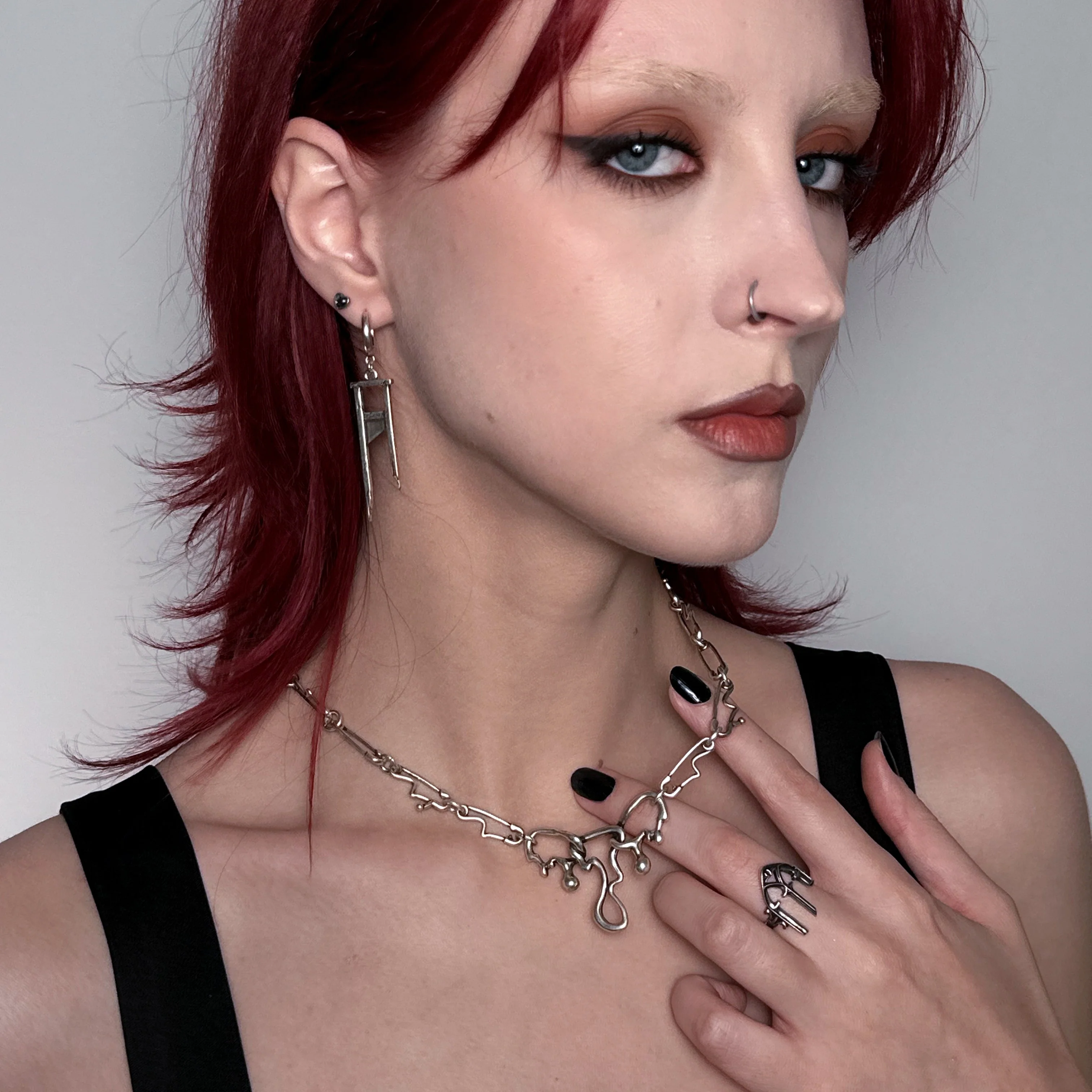FLUID PIN NECKLACE - Image 5