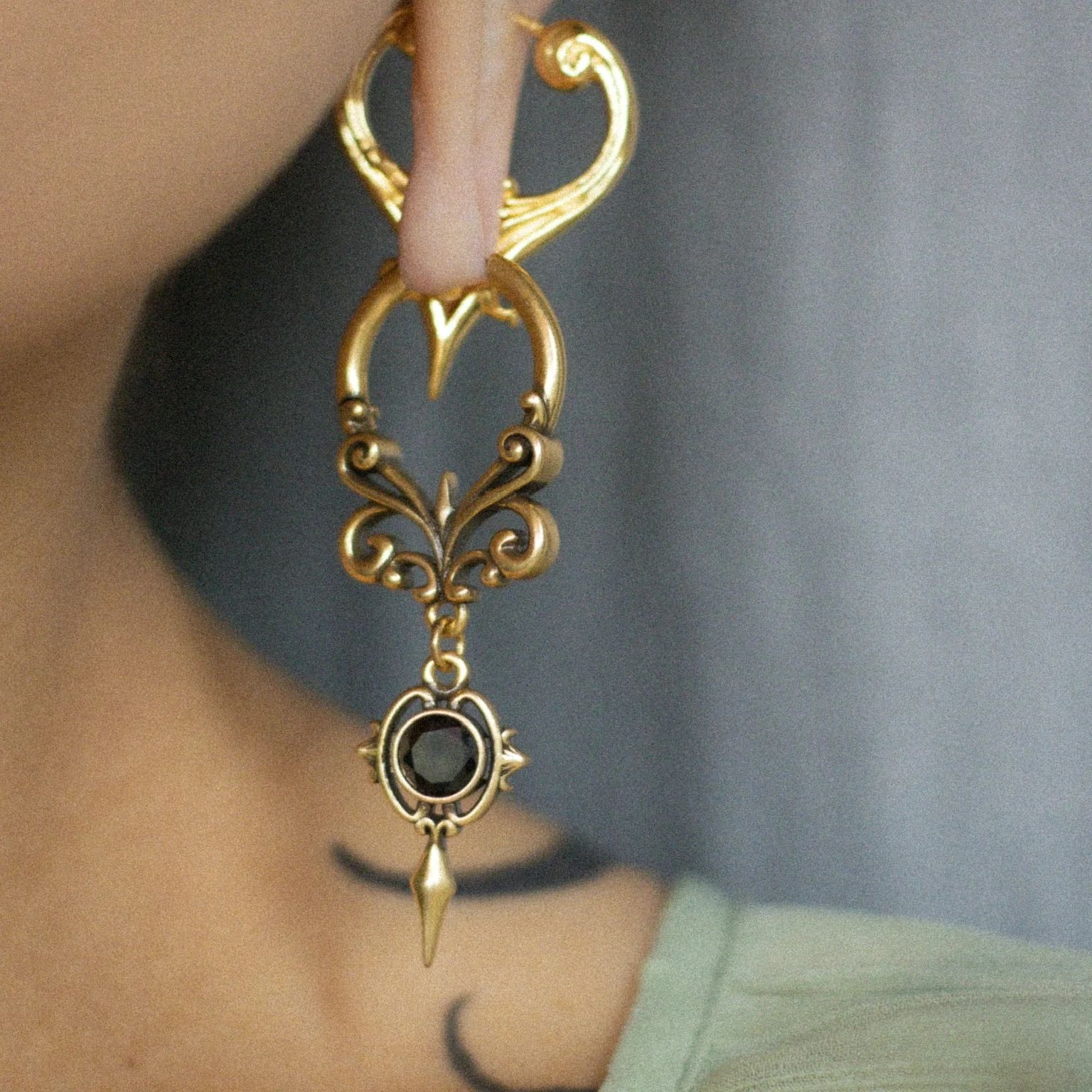 GOTHIC CREST EARRINGS - Image 9