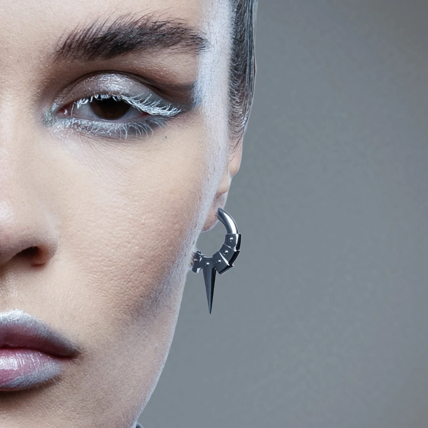 INTERLOCK SPIKE HOOP EARRINGS - Image 3