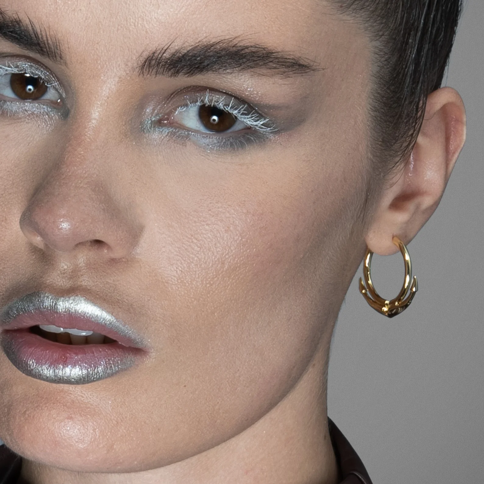 JOINT CLAW EARRINGS - Image 3