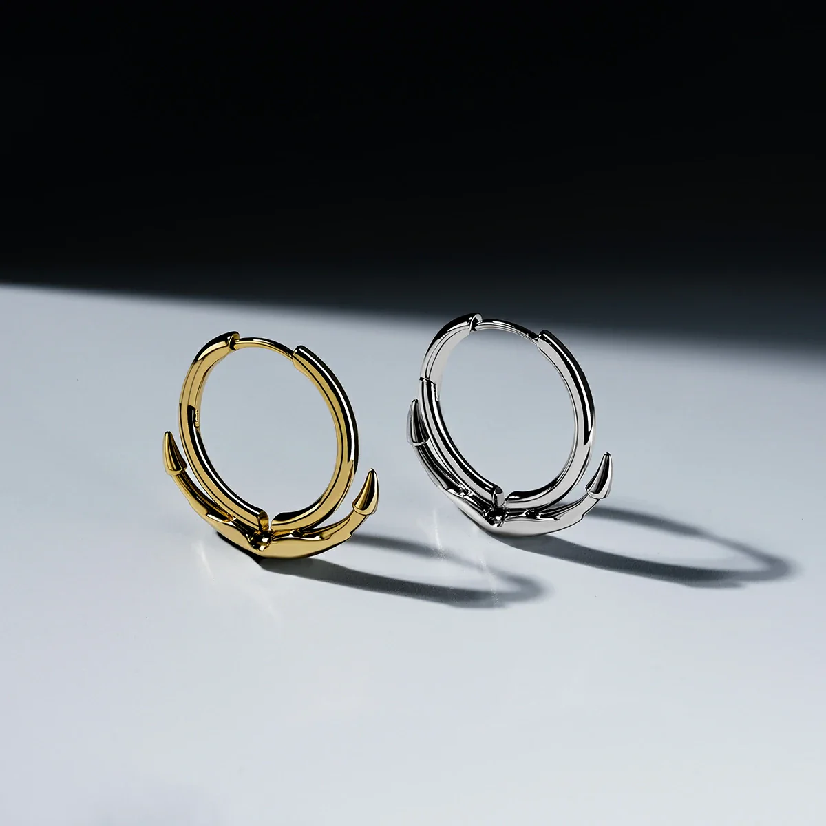 JOINT CLAW EARRINGS - Image 9