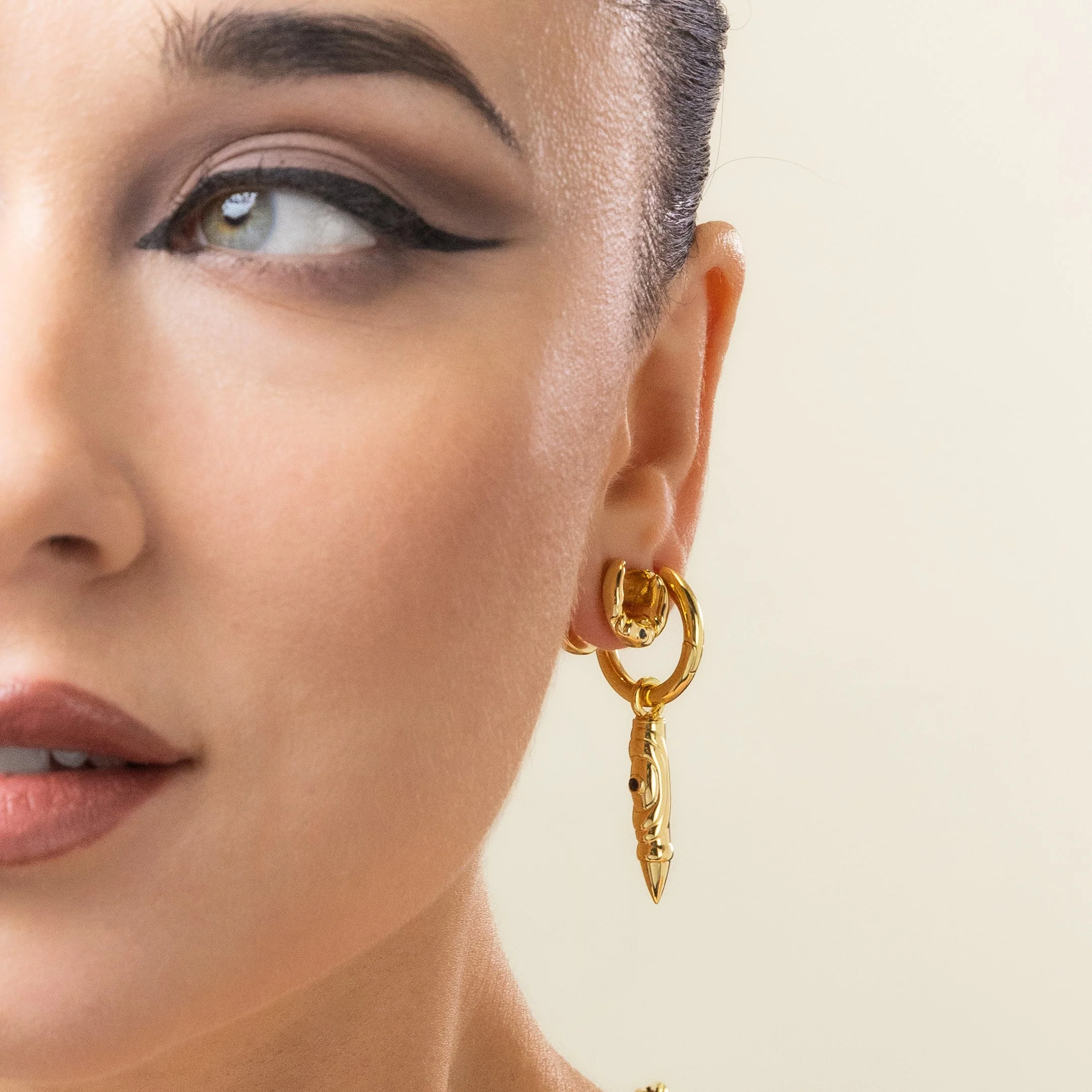 LAMINAR AXIS DROP HOOP EARRINGS - Image 6