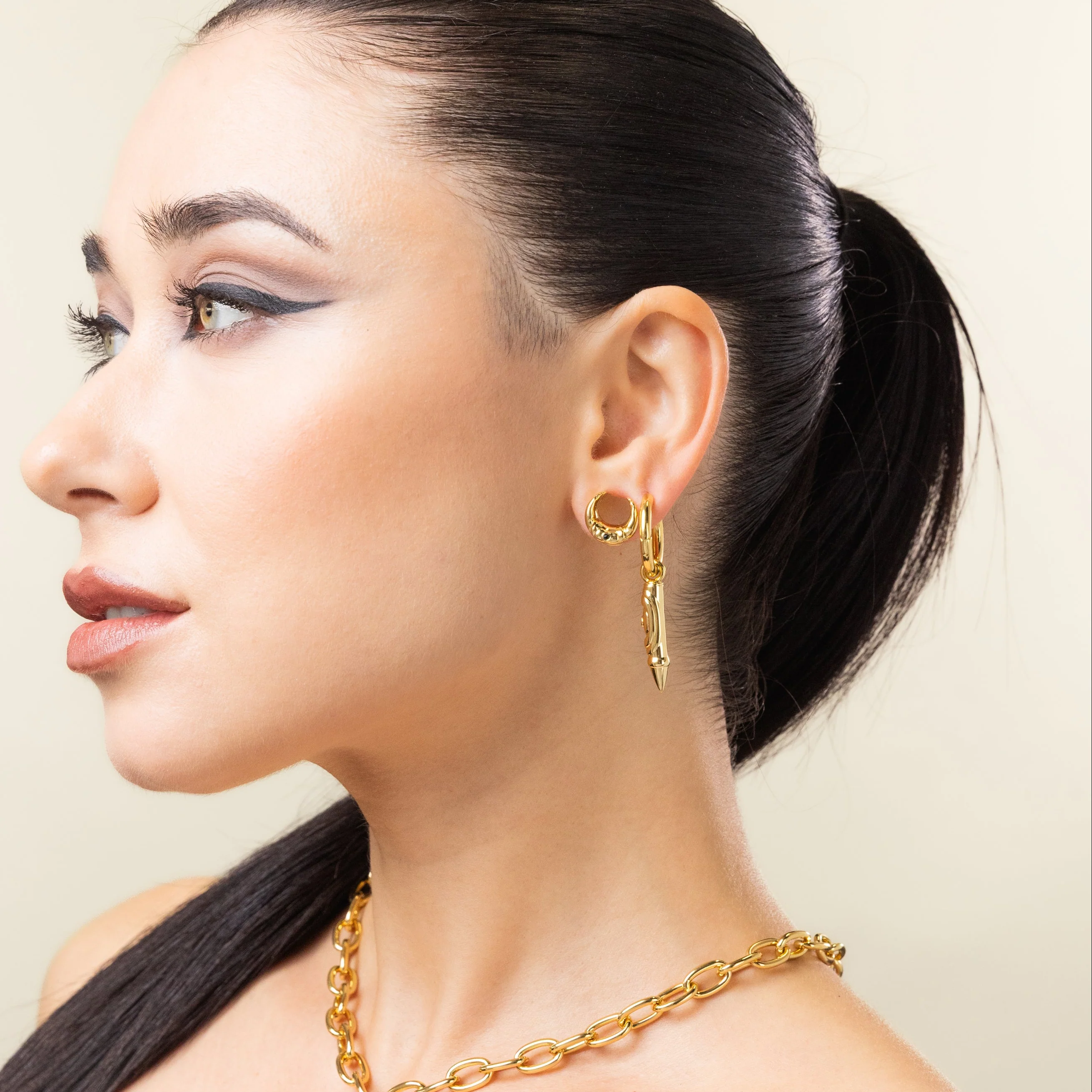 LAMINAR AXIS DROP HOOP EARRINGS - Image 8