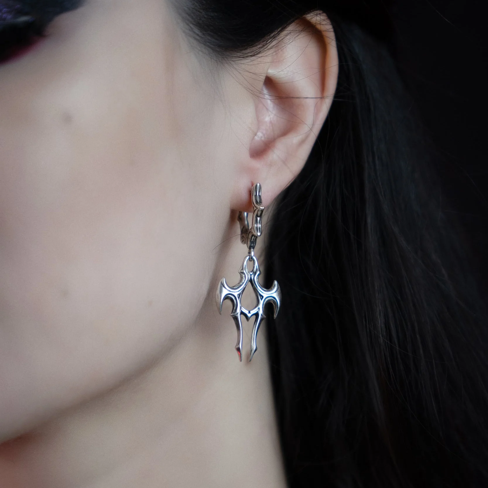 LONGINUS JUDGMENT TALON EARRINGS - Image 2