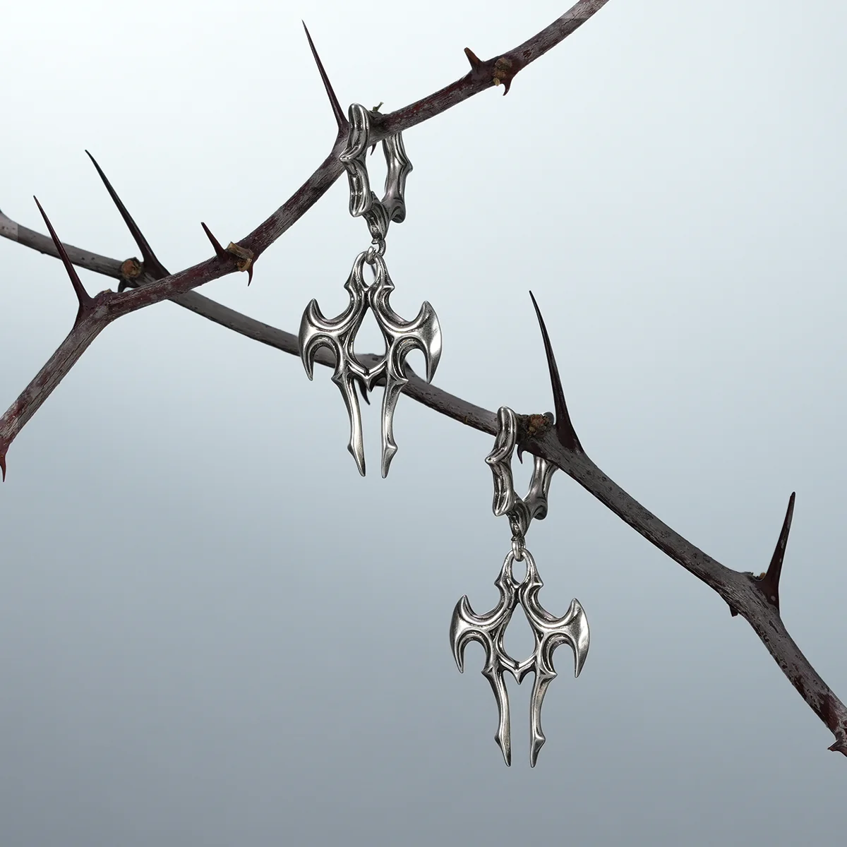 LONGINUS JUDGMENT TALON EARRINGS - Image 7