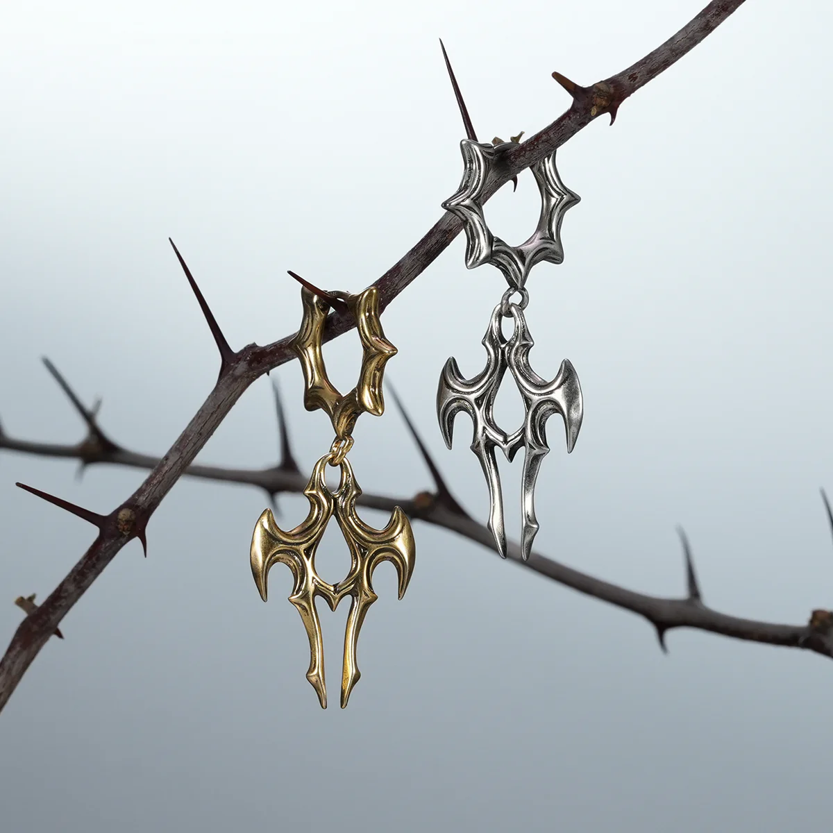LONGINUS JUDGMENT TALON EARRINGS - Image 8
