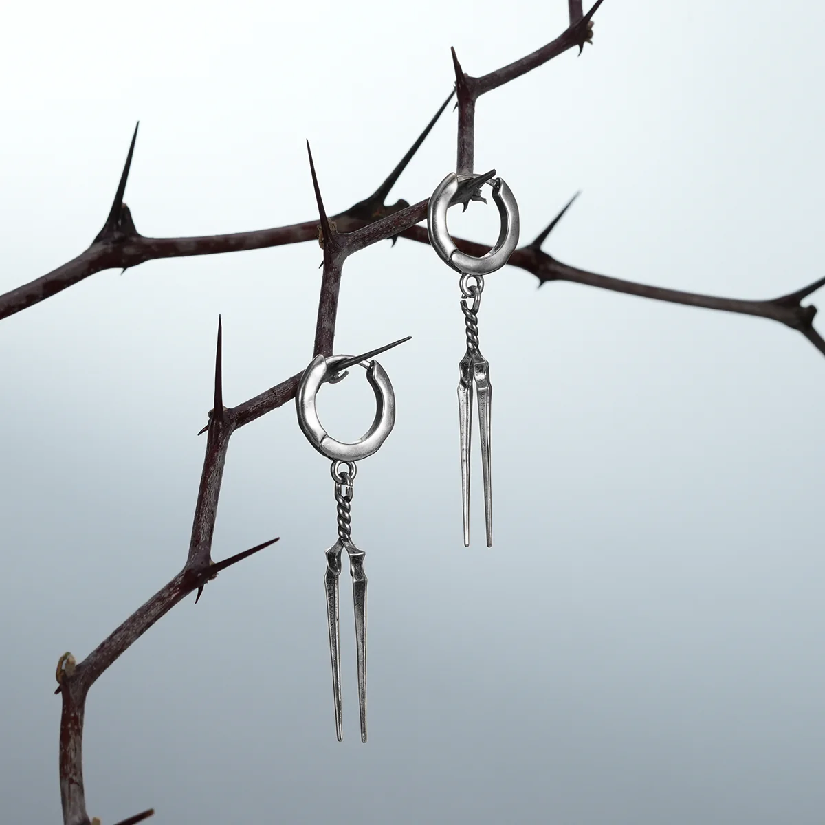 LONGINUS TWIN SPEAR EARRINGS - Image 12