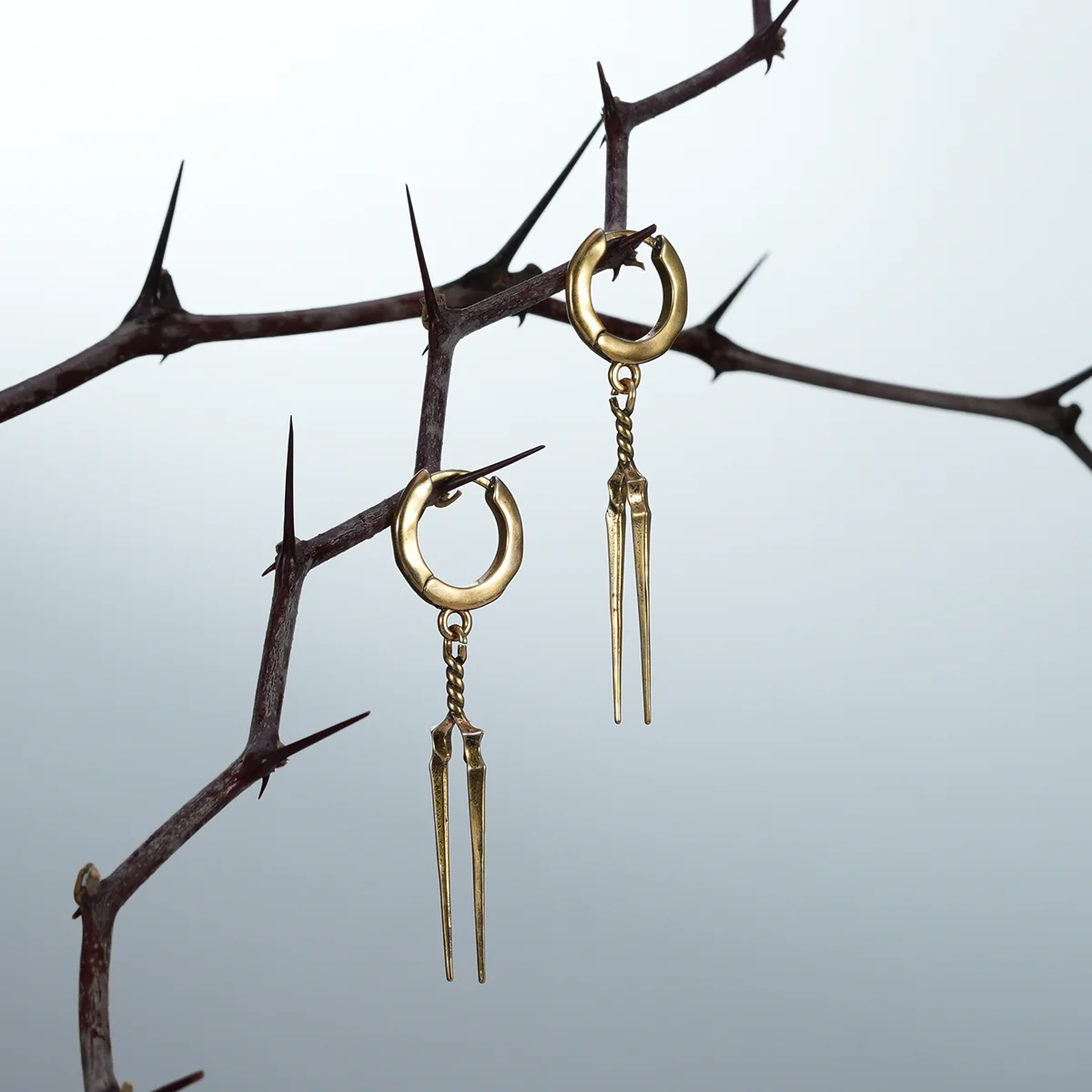 LONGINUS TWIN SPEAR EARRINGS - Image 13