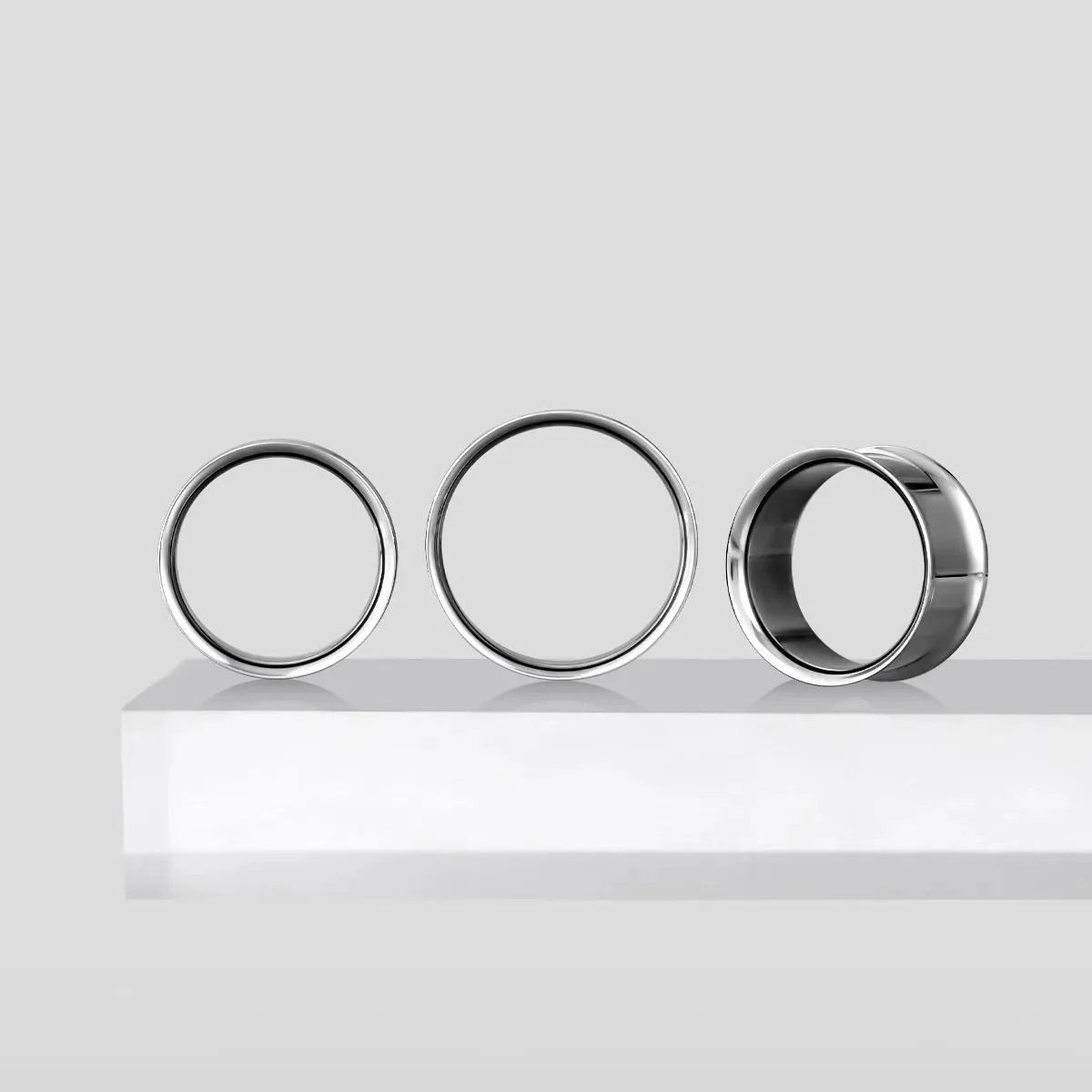 MINIMALIST LOOP TITANIUM TUNNELS - Image 4