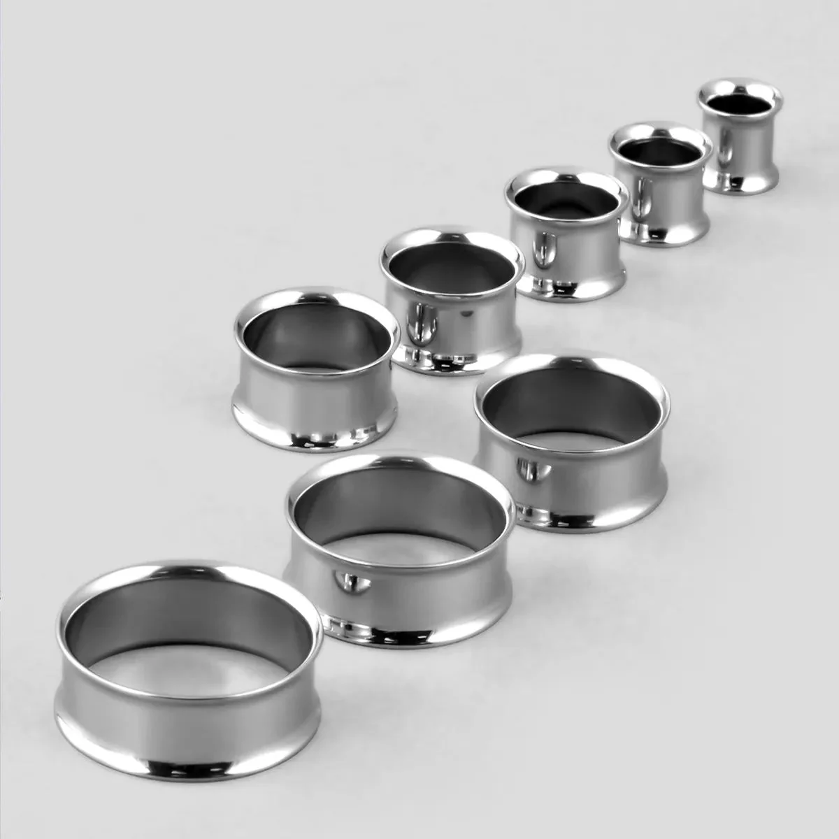 MINIMALIST LOOP TITANIUM TUNNELS - Image 7