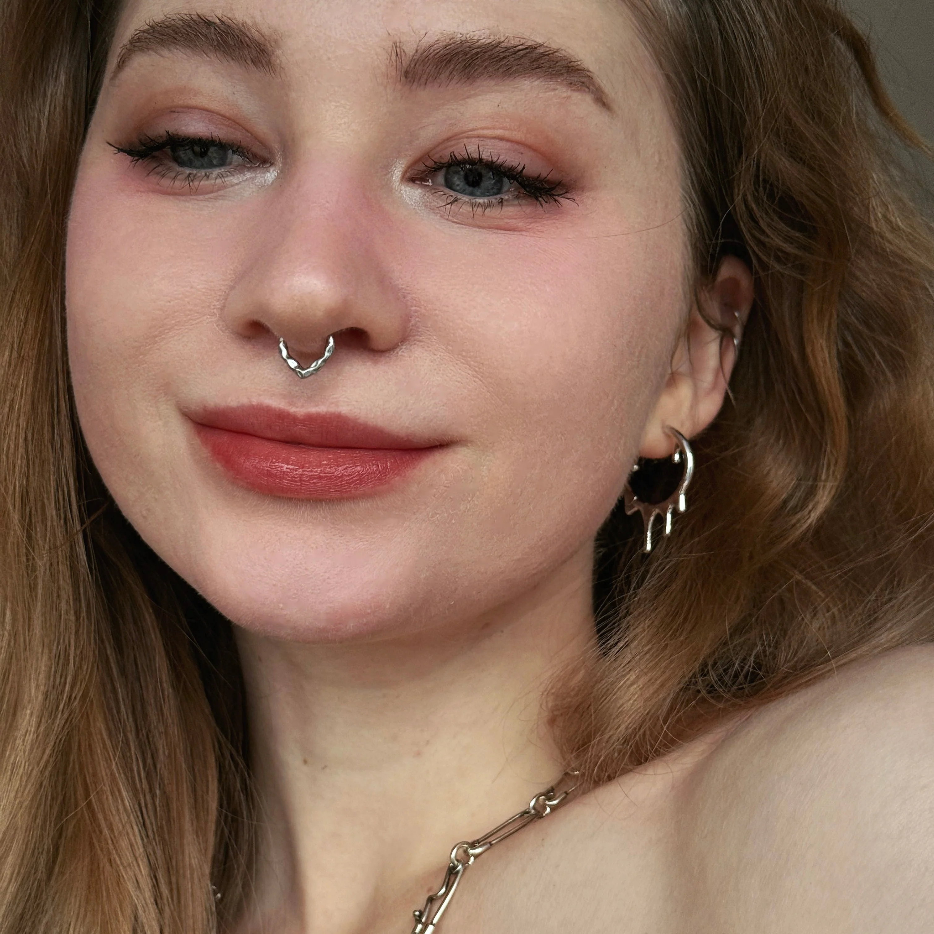 MOLTEN DROP EARRINGS - Image 4
