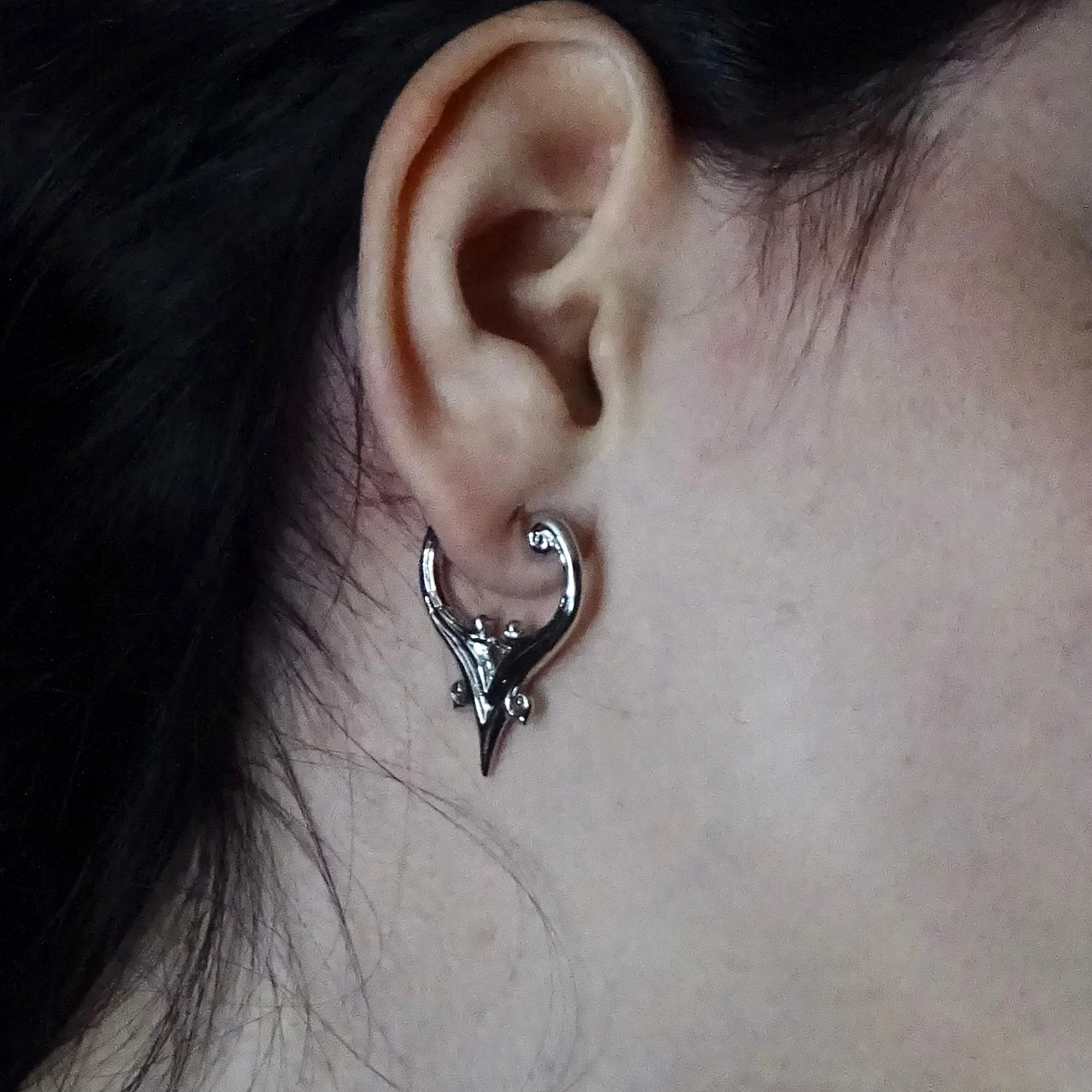 MYSTIC CREST EARRINGS - Image 8