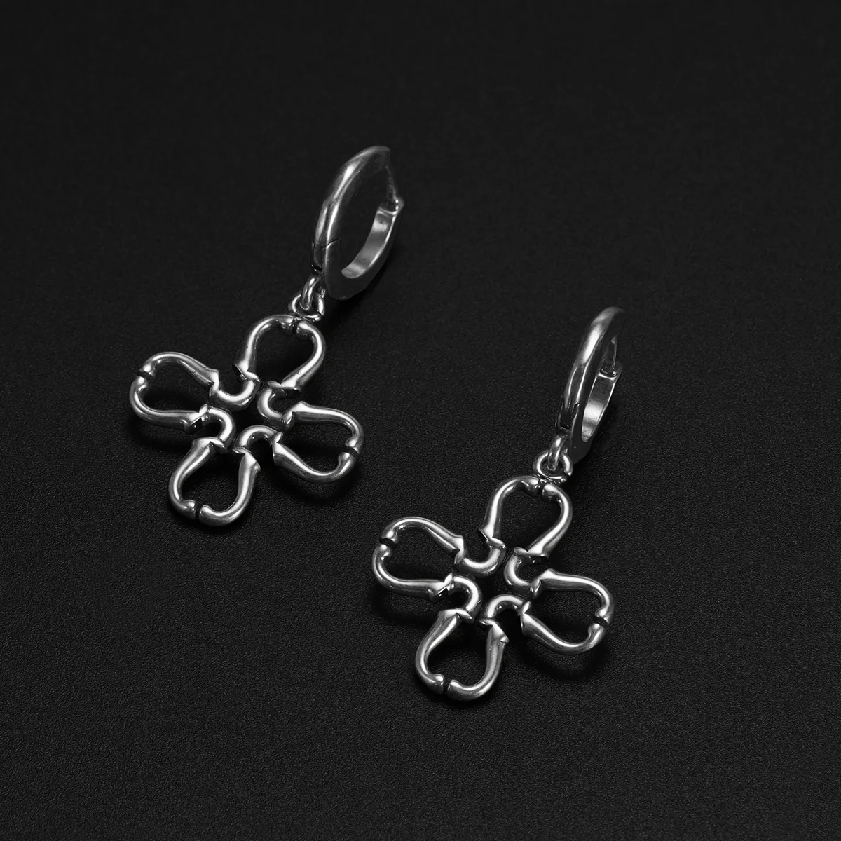 QUATREFOIL CROSS EARRINGS - Image 6
