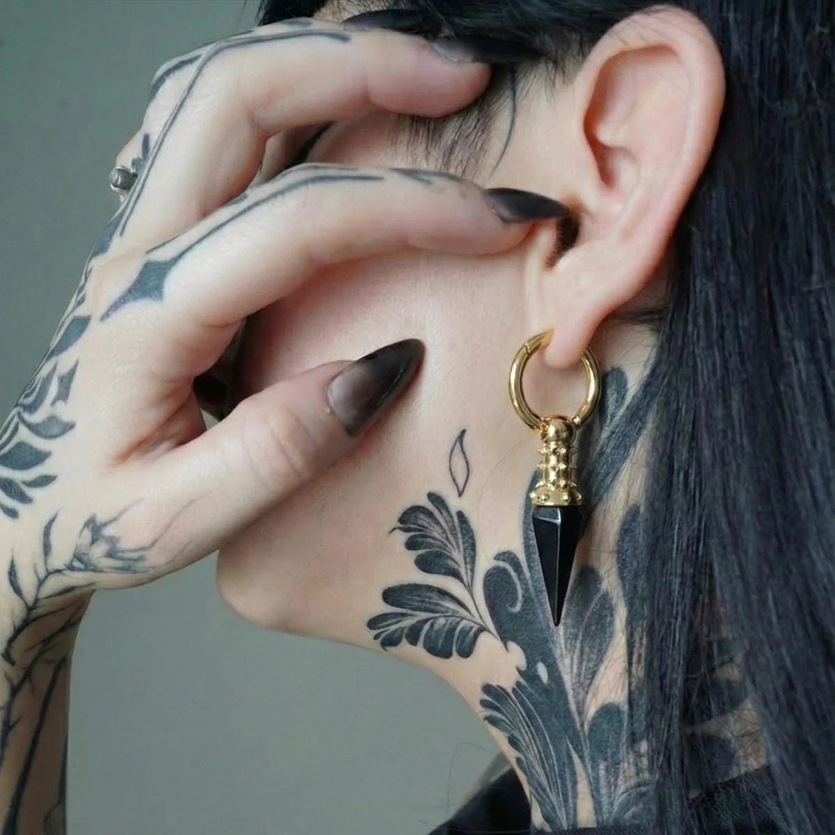 RIVET PRISM EARRINGS - Image 4