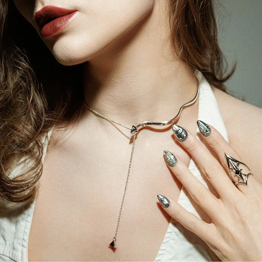 SERPENT TRACE LARIAT - Image 3