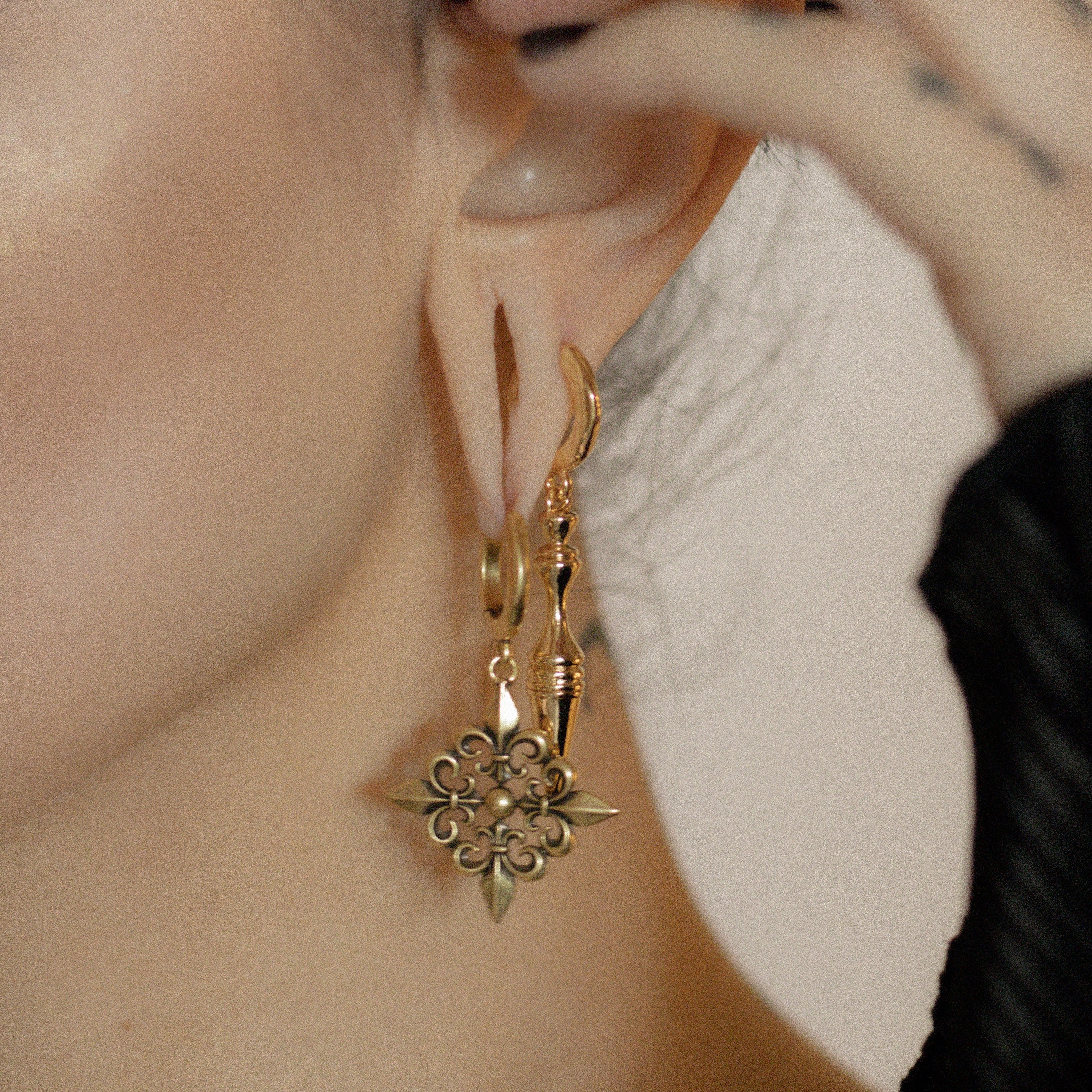 TIMELESS SPEAR EARRINGS - Image 8