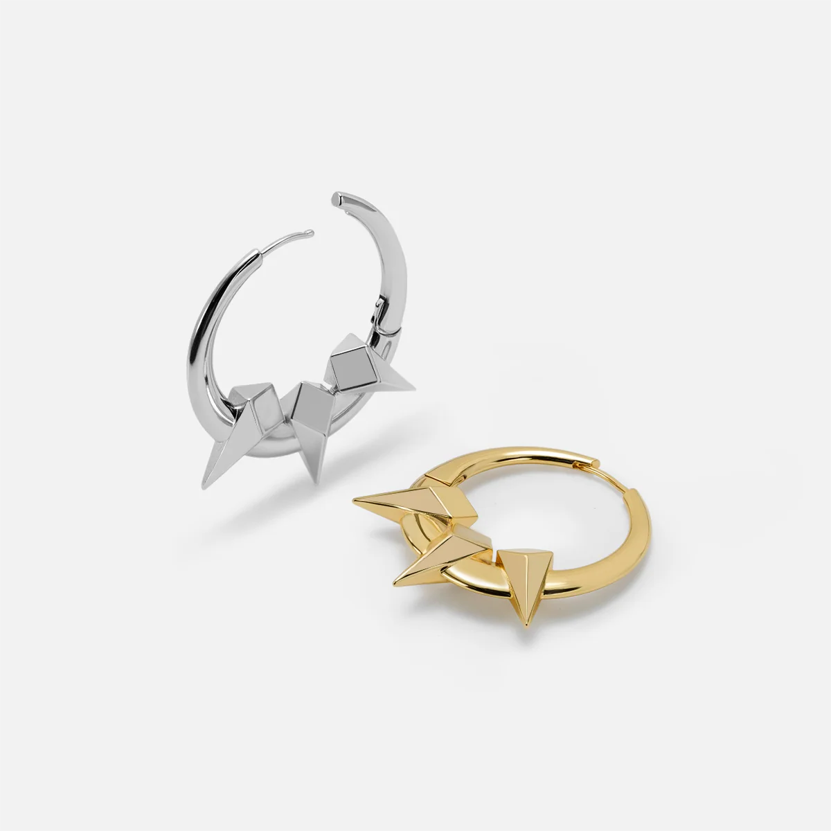 TRI-SPIKE CREST EARRINGS - Image 3