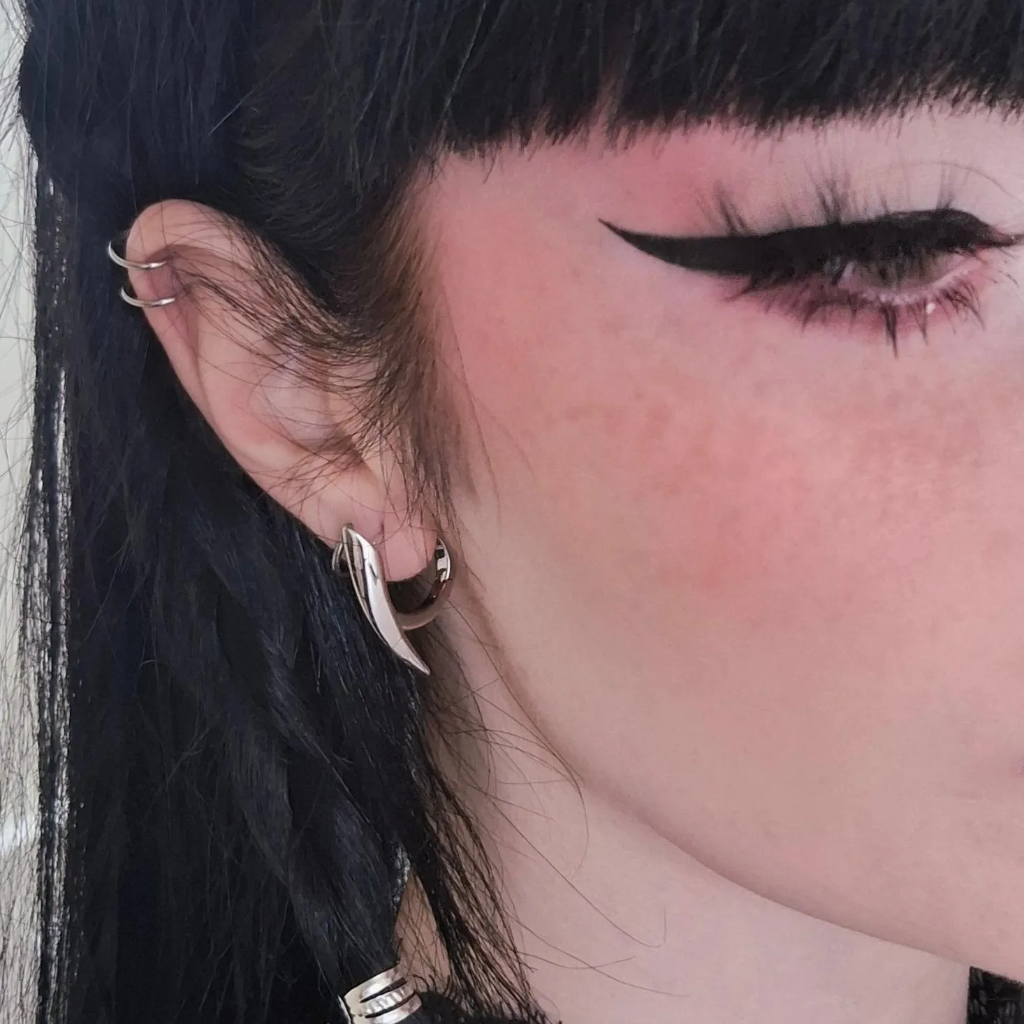 VENOM CLAW EARRINGS - Image 3