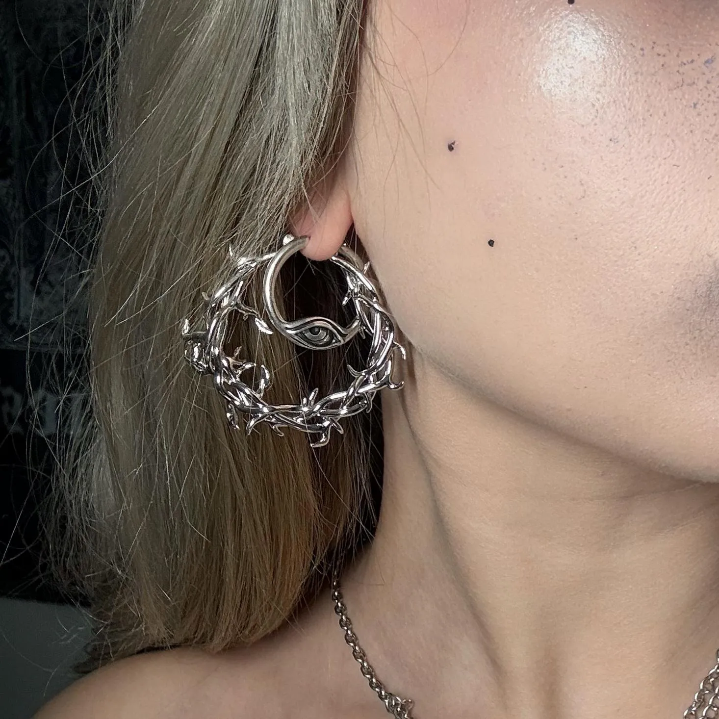 VINE WHISPERS EARRINGS - Image 9